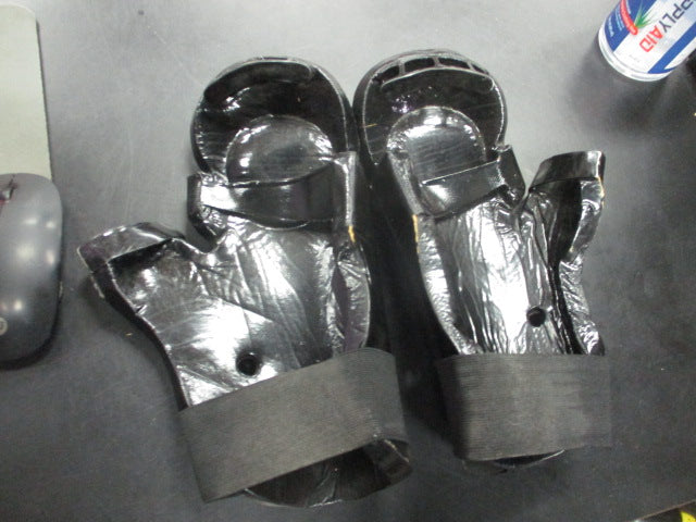Load image into Gallery viewer, Used Goshin &amp; Judo Karate Sparring Gloves
