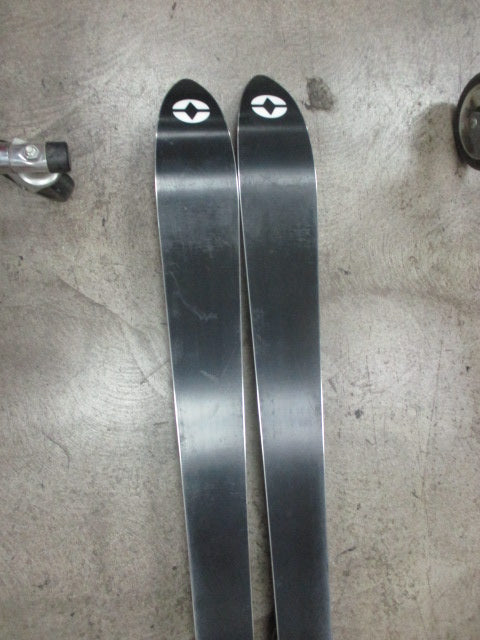 Load image into Gallery viewer, Used Olin Catalyst 160cm Downhill Skis
