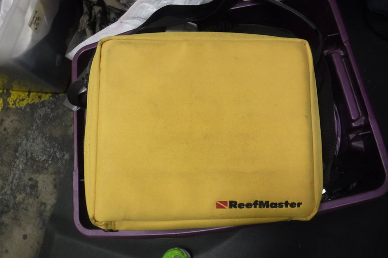Load image into Gallery viewer, Used Reefmaster Sealife dc500 Camera With Flash And Case (Camera Not Included)
