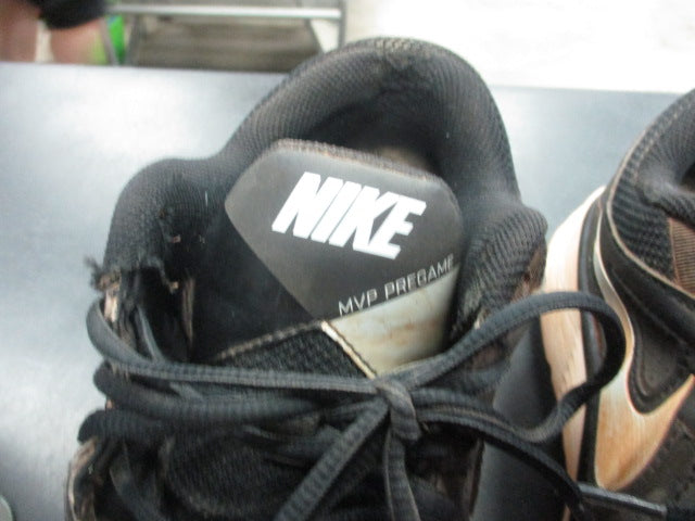 Load image into Gallery viewer, Used Nike MVP Pregame Turf Size 8.5
