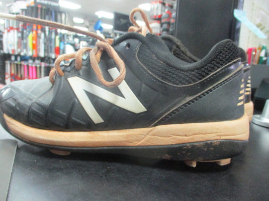 Used New Balance Cleats Size 4 (DAMAGE ON CLEATS)
