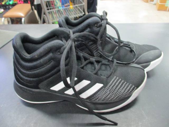 Load image into Gallery viewer, Used Adidas Basketball Shoes Size 3
