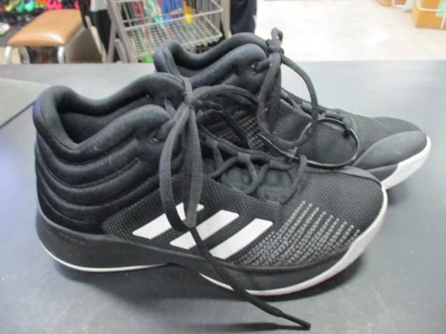 Load image into Gallery viewer, Used Adidas Basketball Shoes Size 3
