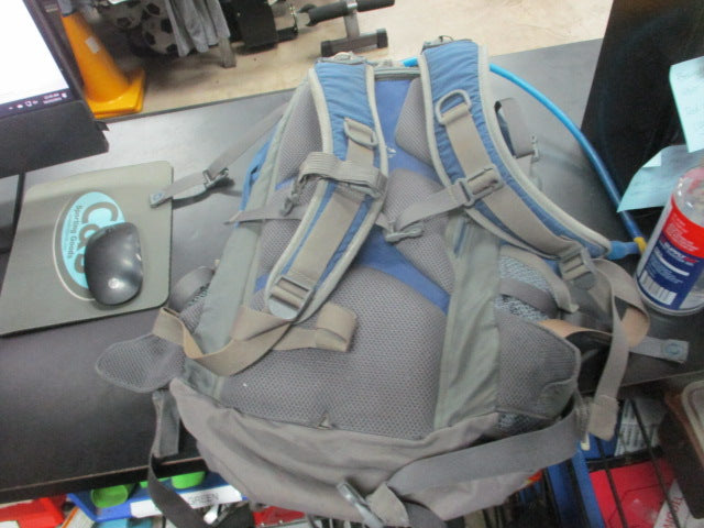 Load image into Gallery viewer, Used Camelbak Hiking Backpack W/ Bladder (Buckle is Cracked On Bottom)
