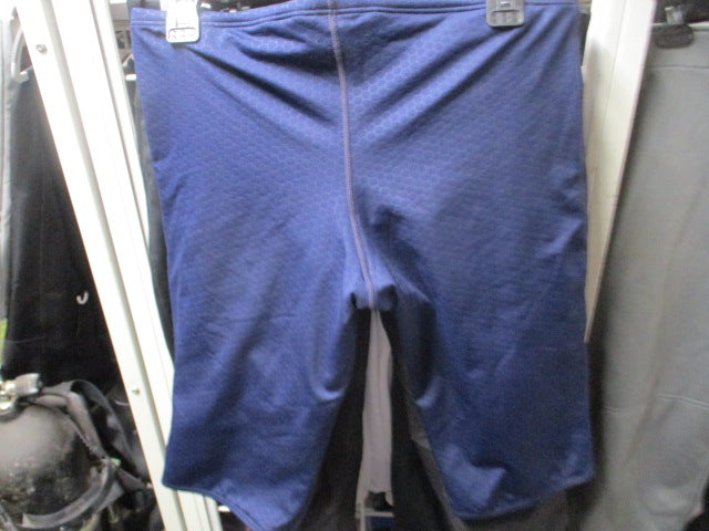 Load image into Gallery viewer, Used TYR Swim Trunks Size 38
