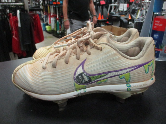 Load image into Gallery viewer, Used Nike Metal Baseball / Softball Cleats Size 6
