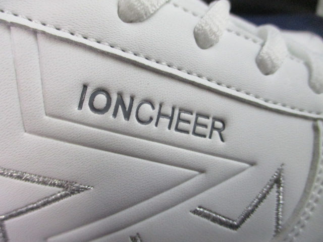 Load image into Gallery viewer, Used Ion Cheer Shoes Youth Size 10
