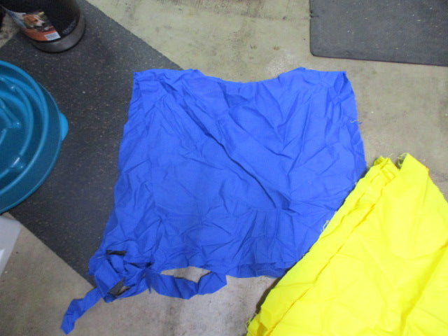 Load image into Gallery viewer, Used Homemade Soccer Pinnies / 2 Blue / 2 Red / 3 Yellow
