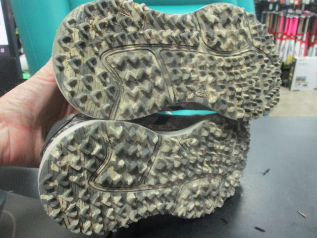 Load image into Gallery viewer, Used Adidas Turf Shoes Size 2.5
