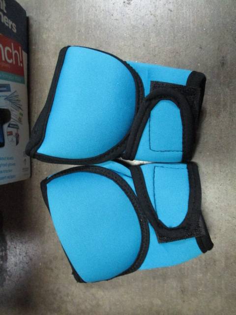 Load image into Gallery viewer, Used Weight Watchers 12oz Weighted Gloves / DVD Set
