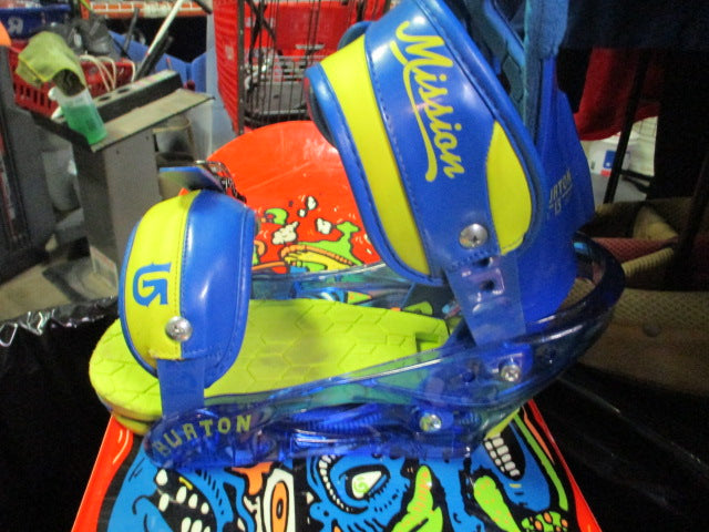 Load image into Gallery viewer, Used Head Rowdy Jr 120 cm Snowboard w/ Burton Mission Smalls Bindings
