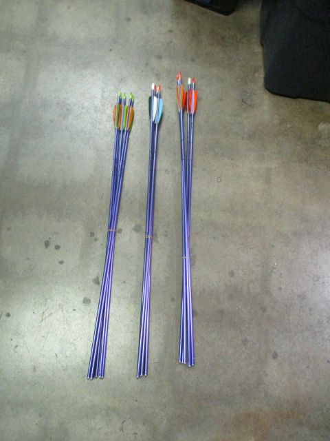 Used Neet Arrow Hip Quiver w/ 5 Arrows Bundle