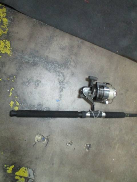Load image into Gallery viewer, Used XC15-556 8&#39; 2-Piece Medium /Deep Sea Fishing Pole Combo Missing Crank
