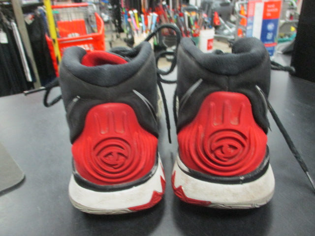 Load image into Gallery viewer, Used Nike Boy&#39;s Basketball Shoes Size 6
