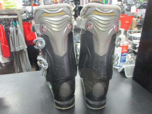 Load image into Gallery viewer, Used Nordica Cruise Ski Boots Size 24-24.5
