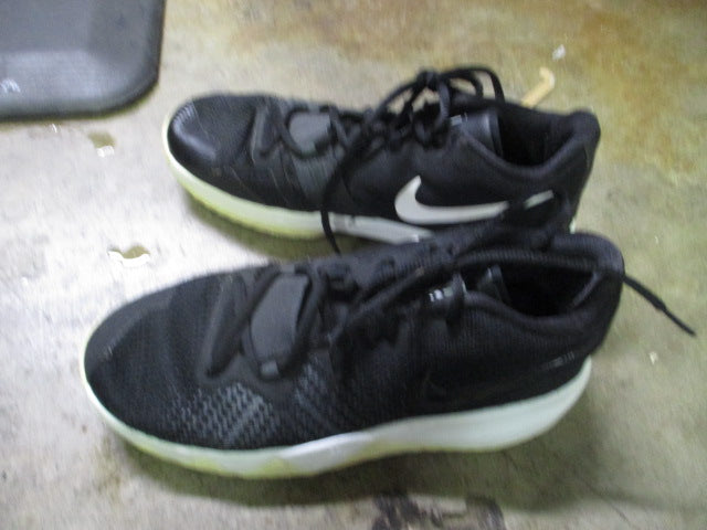 Load image into Gallery viewer, Used Nike Kyrie Irving Basketball Shoes Size 6
