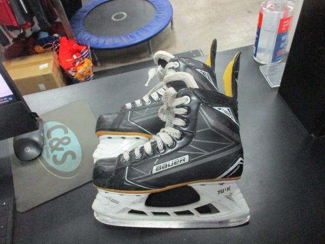 Load image into Gallery viewer, Used Bauer S160 Hockey Skates Size 4.5
