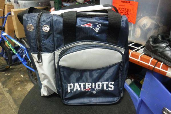 Load image into Gallery viewer, Used Patriots Single Bowling Ball Bag
