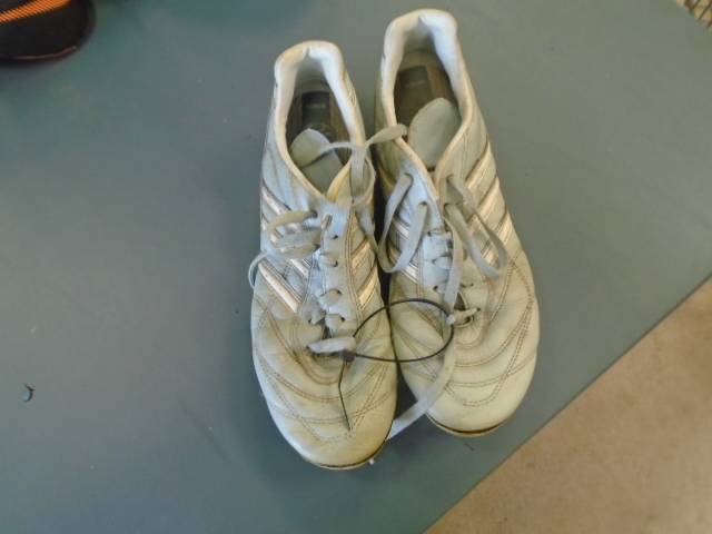 Load image into Gallery viewer, Used Adidas Sz 8 Soccer Cleats
