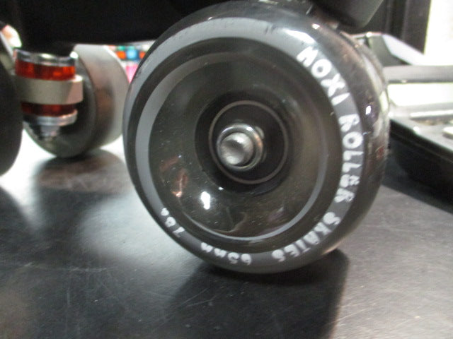 Load image into Gallery viewer, Used Moxi Lolly Womens Roller Skates Size 6 (NICE CONDITION)
