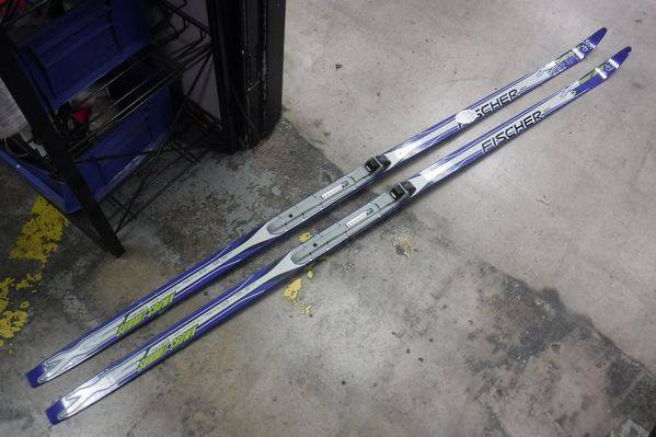 Load image into Gallery viewer, Used Fischer XC Summit Crown 192cm Cross Country Skis
