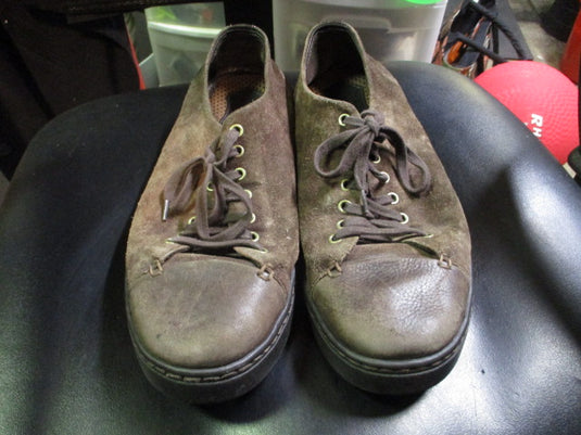 Used Born Leather Shoes Size 8.5