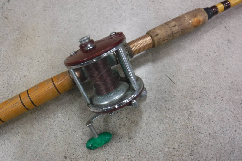Load image into Gallery viewer, Used Eagle Claw 8&#39;5&quot; Pole With Penn Peer Reel
