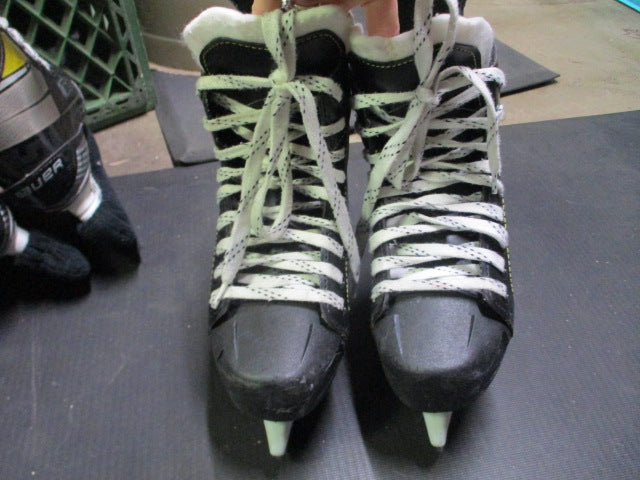 Load image into Gallery viewer, Used CCM Tacks 9040 Hockey Skates Size 3
