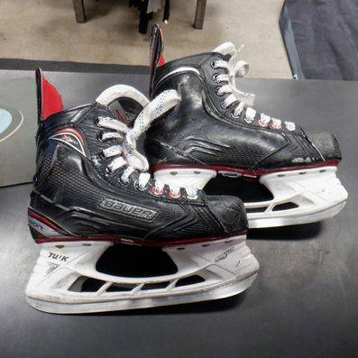 Load image into Gallery viewer, Used Bauer Vapor X500 Hockey Skates Size 3
