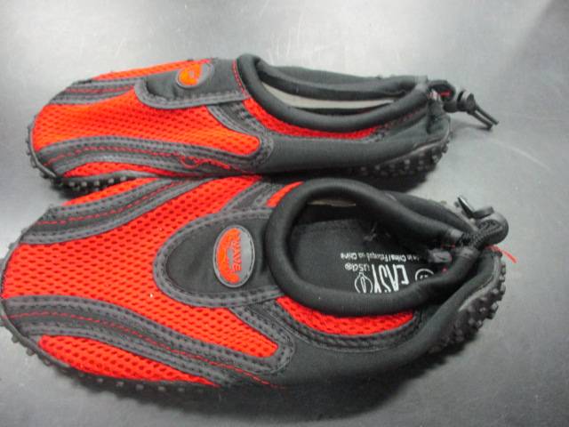 Load image into Gallery viewer, Used Wave Easy Water Shoes Sz 5
