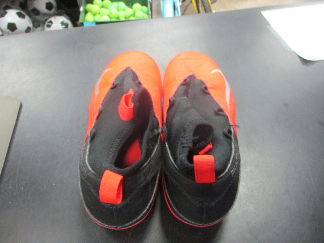 Load image into Gallery viewer, Used Nike Phantom VSN Soccer Cleats Size 1 (No Laces)

