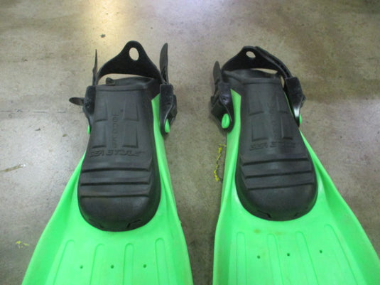 Used Wenoka Sea Style Scuba Fins Size Medium (40-42)
