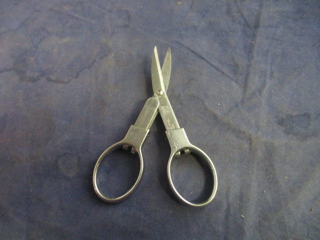 Load image into Gallery viewer, Used Foldable Scissors
