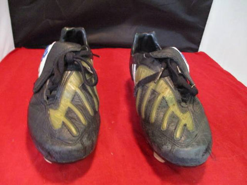 Used Adidas Youth Outdoor Soccer Shoes Size 5