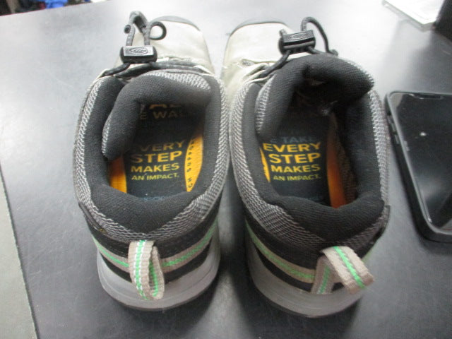 Load image into Gallery viewer, Used Keen Hiking Shoes Size 3
