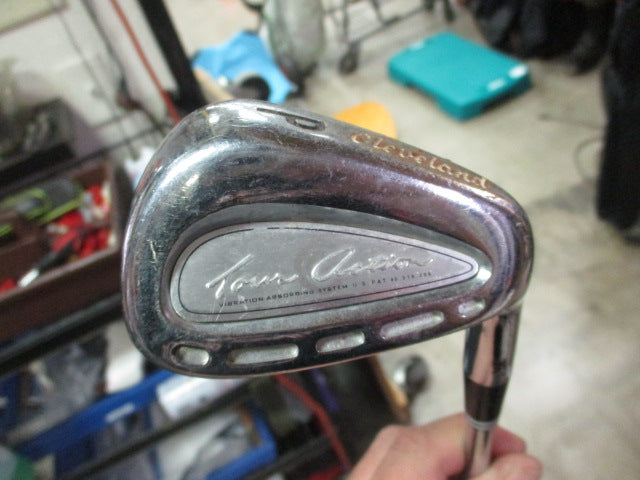 Load image into Gallery viewer, Used Cleveland Tour Action 3-PW IRON SET RH
