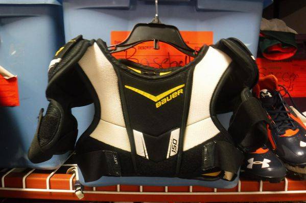 Load image into Gallery viewer, Used Bauer Supreme 150 Youth Large Hockey Shoulder Pads
