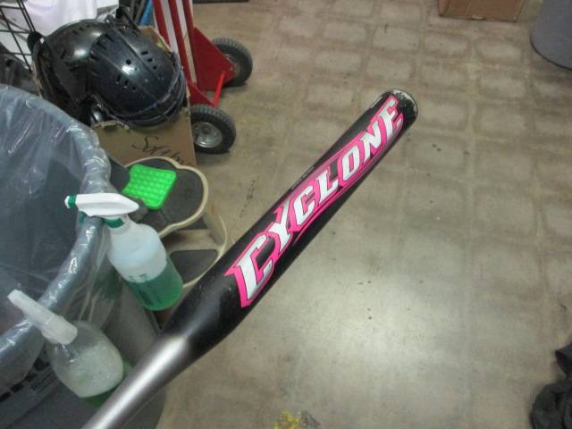Load image into Gallery viewer, Used Easton Cyclone 32&quot; -9 Softball Bat
