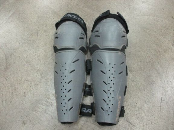 Load image into Gallery viewer, Used Raceface DIY Women&#39;s Mounatin Bike Leg Guards Sz Small
