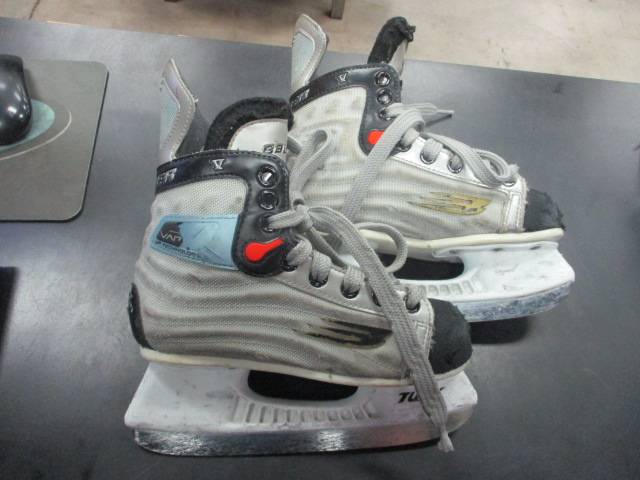 Load image into Gallery viewer, Used Bauer Vapor SFL Hockey Skates Size 2
