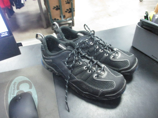 Load image into Gallery viewer, Used Shimano SPD Bike Shoes Size 43 W/ Shimano Clips
