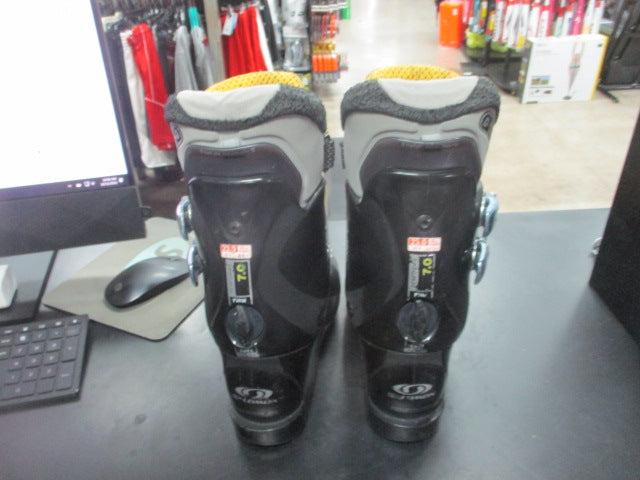 Load image into Gallery viewer, Used Salomon Performa 7.0 Ski boots Size 23
