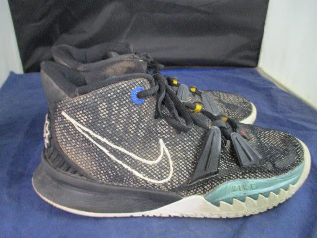Load image into Gallery viewer, Used Nike Kyrie Irving Basketball Shoes Size 5
