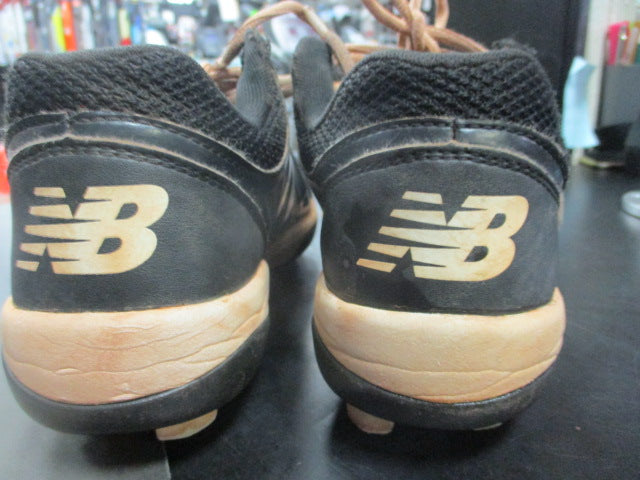 Load image into Gallery viewer, Used New Balance Cleats Size 4 (DAMAGE ON CLEATS)

