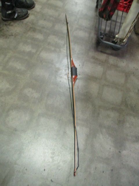 Load image into Gallery viewer, Used D &amp; B Archery Tradition by Jeffrey Longbow 96101 68&quot;-65&quot; - left hand
