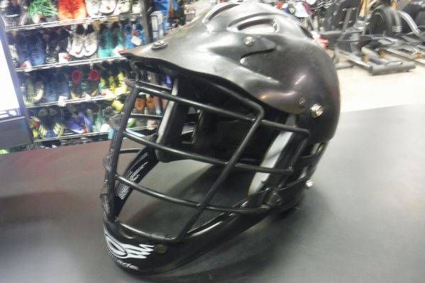 Load image into Gallery viewer, Used Cascade Cpro Small/Medium Lacrosse Helmet
