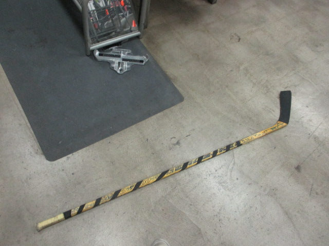 Load image into Gallery viewer, Used Branches 7900 SIGNED Hockey Stick
