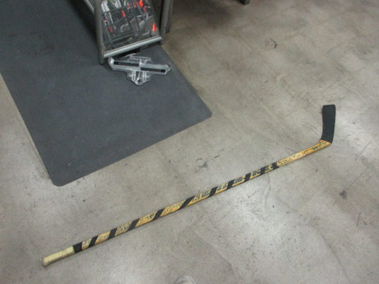Used Branches 7900 SIGNED Hockey Stick