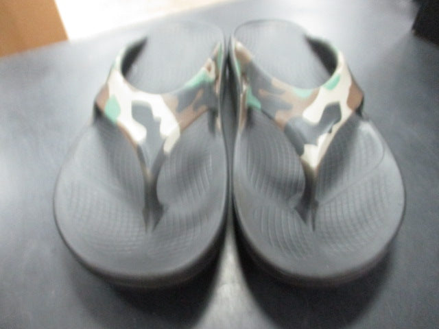 Load image into Gallery viewer, Used Oofos Camo Recovery Sandals Size M - 8 / W - 10
