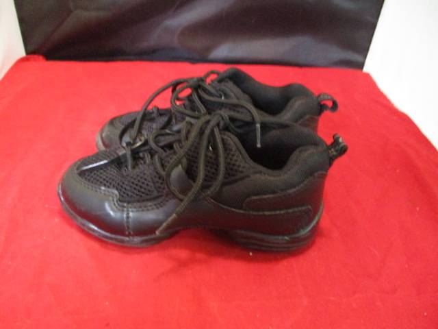 Load image into Gallery viewer, Used Capezio Dance Sneakeri Youth Dance Shoes Size 13
